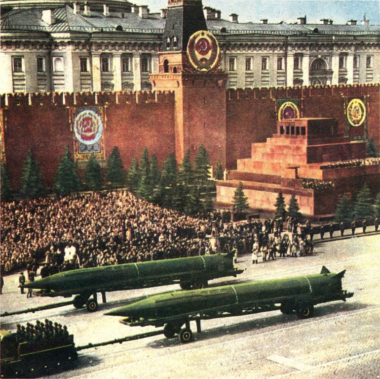 défilé de fusées militaires fusées